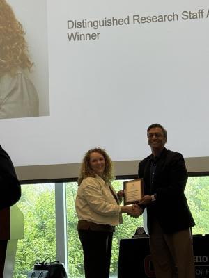 Jennifer Eramo receiving the Distinguished Research Staff Award