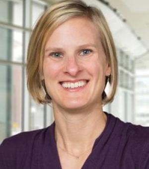 Laura Schmitt headshot